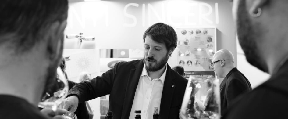 Miglior vino bianco d'Italia. Intervista a Valerio Canestrari (Fattoria Coroncino): "Mi sono messo in testa di non scimmiottare quello che faceva papà"